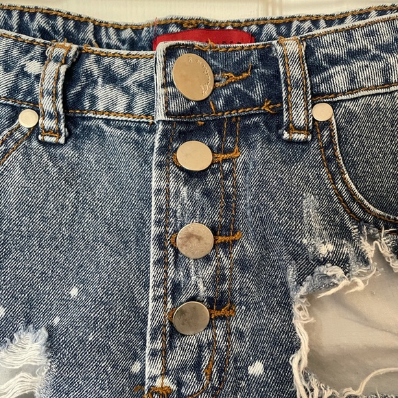 SIGNATURE8 Distressed Denim Cutoff Shorts Size S - Picture 2 of 9